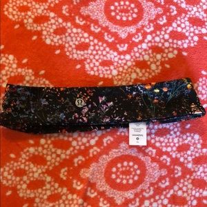 I am selling a Lululemon headband!